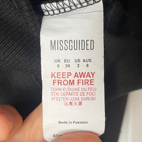 Missguided Black Off Shoulder Cropped Sweatshirt - Picture 5 of 10